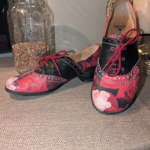 Stylish Red and Black Women's Shoes